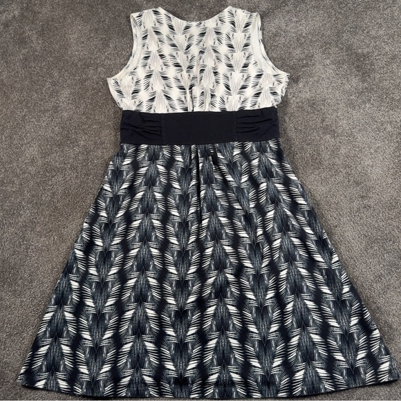 Patagonia Margot 2 Dress - Women's Size Medium. - Picture 5 of 9